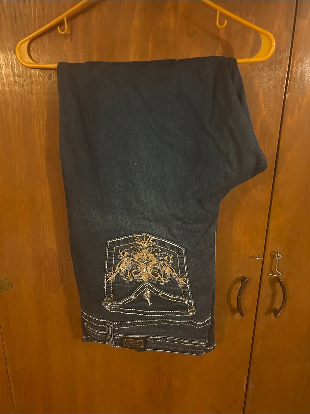 Dark Blue women’s  Jeans with Embroidered Back Pocket. Earl brand